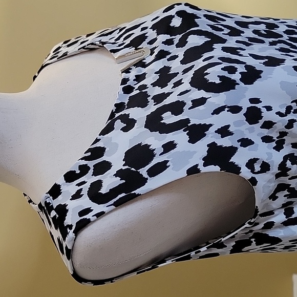 Calvin Klein sleeveless top - Picture 3 of 6